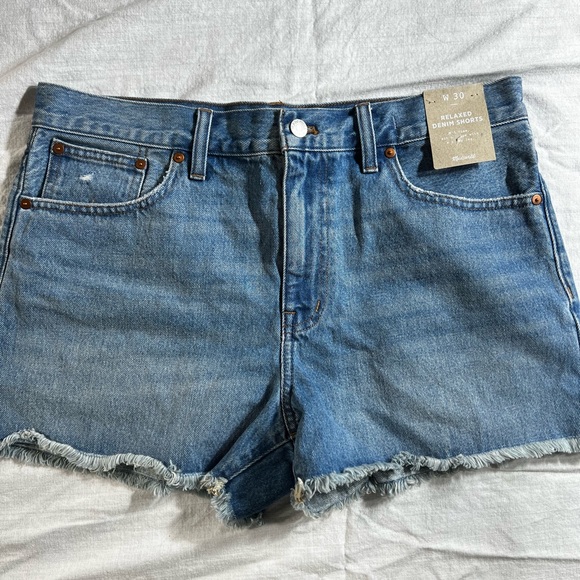 Madewell Pants - New Madewell mid rise sits on hips with a roomy leg size W 30 3 inch inseam. NWT